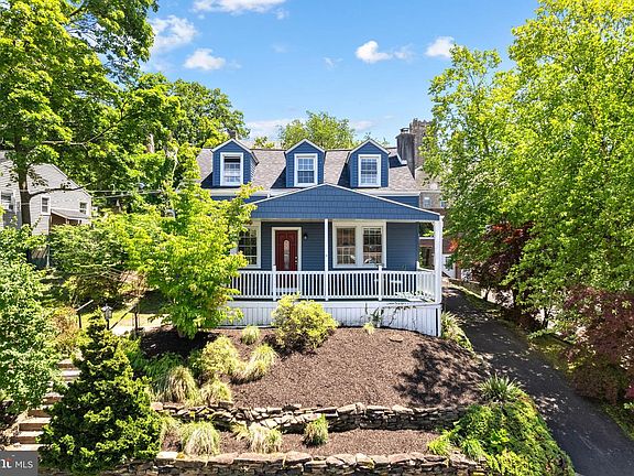 3rd image of 121 Elm Ave
