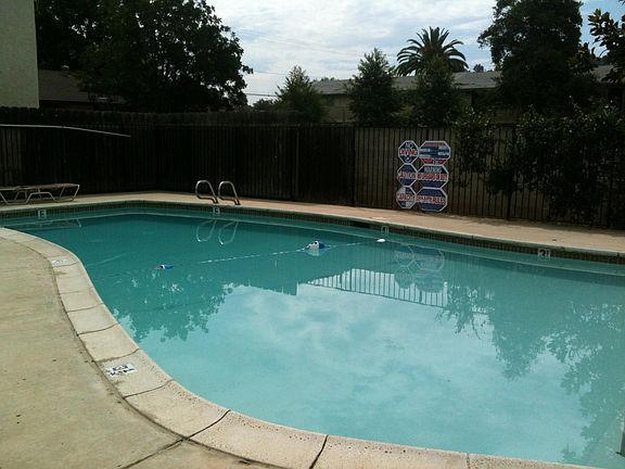 4th image of 936 S Mollison Ave APT C
