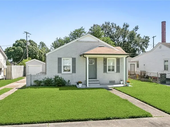 19 W Chalmette Cir, Chalmette, LA 70043