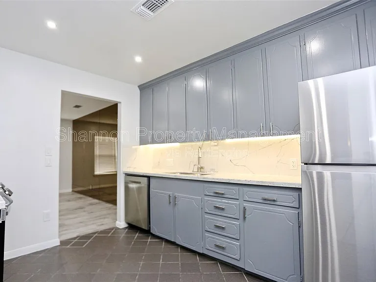 2824 Briarhurst Dr #16 — Photo 9