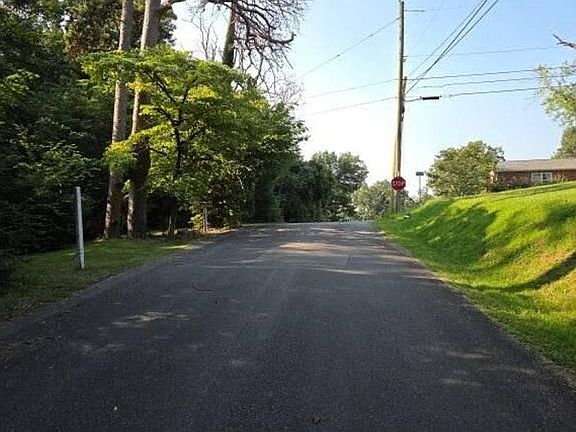 5th image of 317 Woodlawn Dr