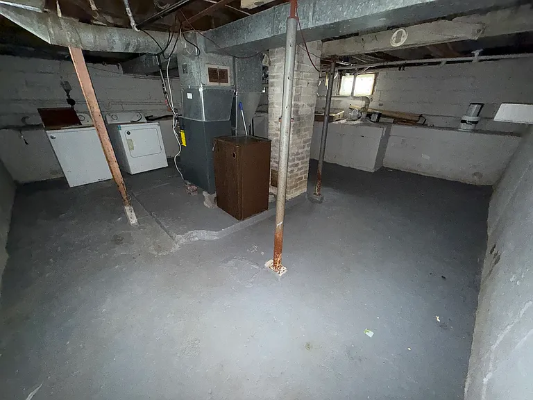 442 S Marshall St — Photo 8