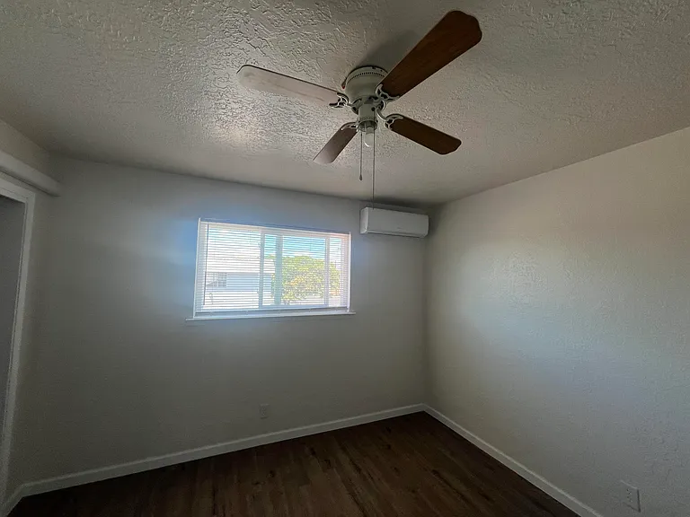 911 Alvarado Dr SE #4 — Photo 13