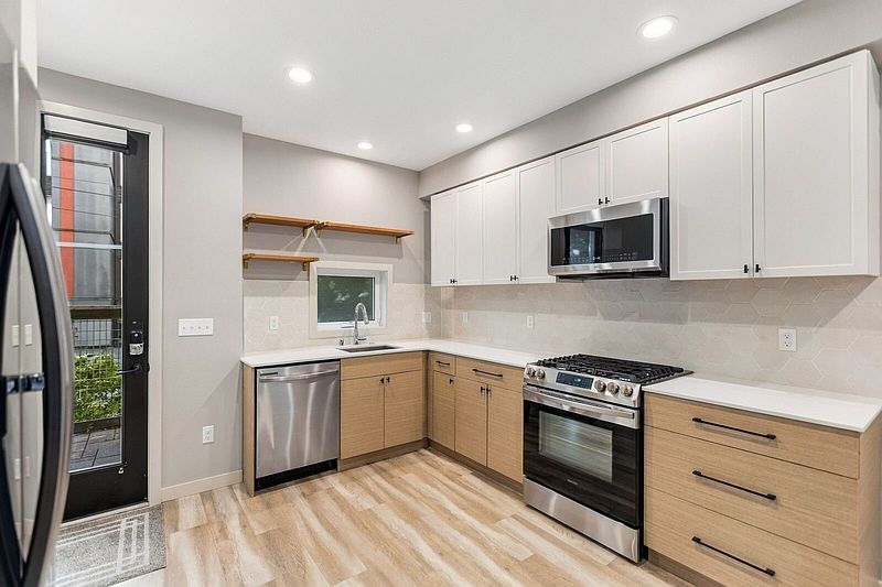4th image of 304 N 107th Street