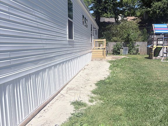 2nd image of 125 Semple Farm Rd