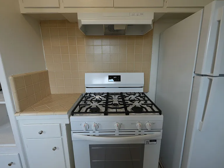 11915 Manor Dr — Photo 12