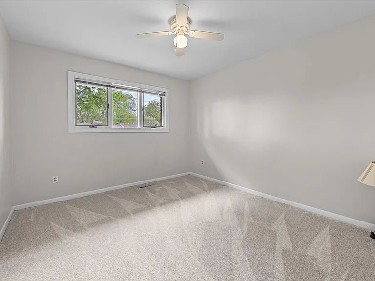 925 Westview Rd — Photo 17