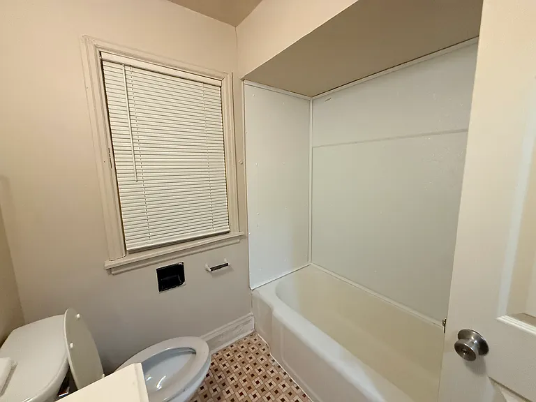 2823 W Capitol Dr #2 — Photo 5