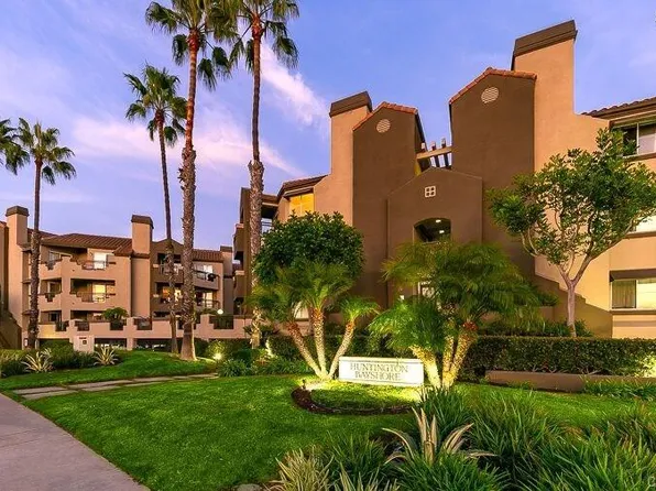 420 Lake St Unit 301, Huntington Beach, CA 92648