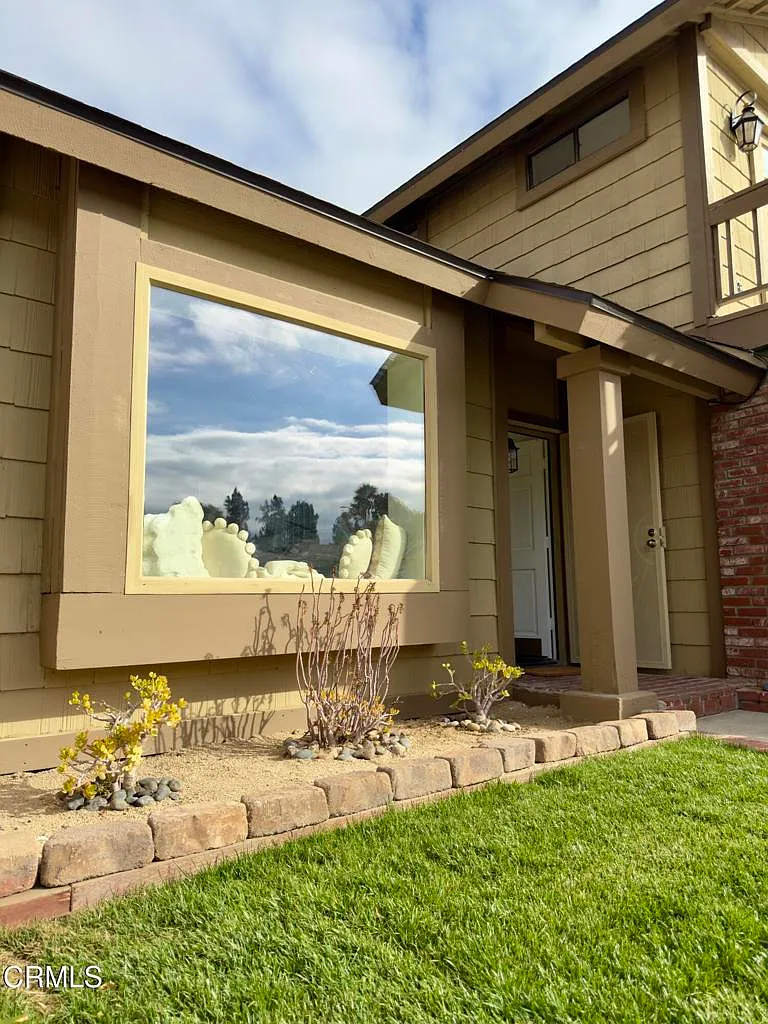 3 bed, 3.0 bath, 1575 sqft, $4,000 — Photo 3