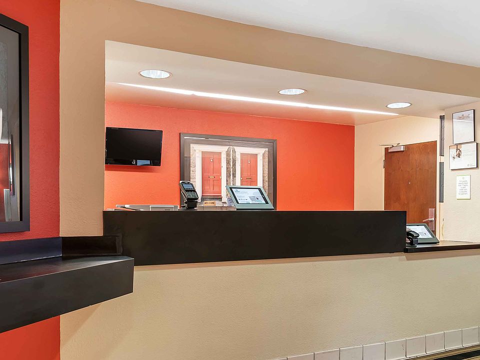 Lobby and Guest Check-in
