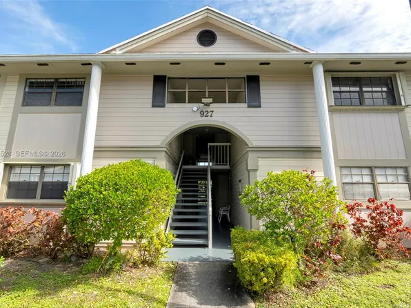 927 NE 199th St APT 202, Miami, FL 33179