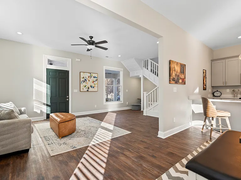 2161 Monroe Ave — Photo 4