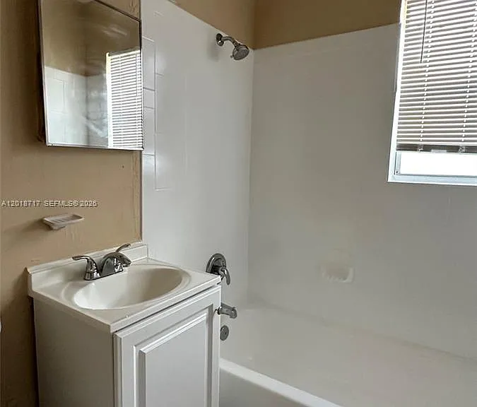 1701 NW 13th St — Photo 7
