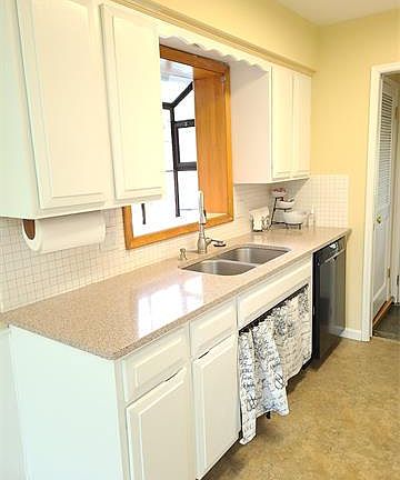 4th image of 3 Bristol Ct