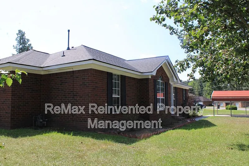 3 bed, 2.0 bath, 1640 sqft, $1,650 — Photo 3