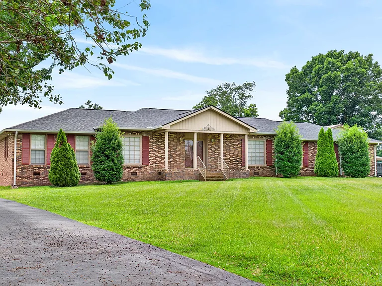 120 Briarwood Dr — Photo 4