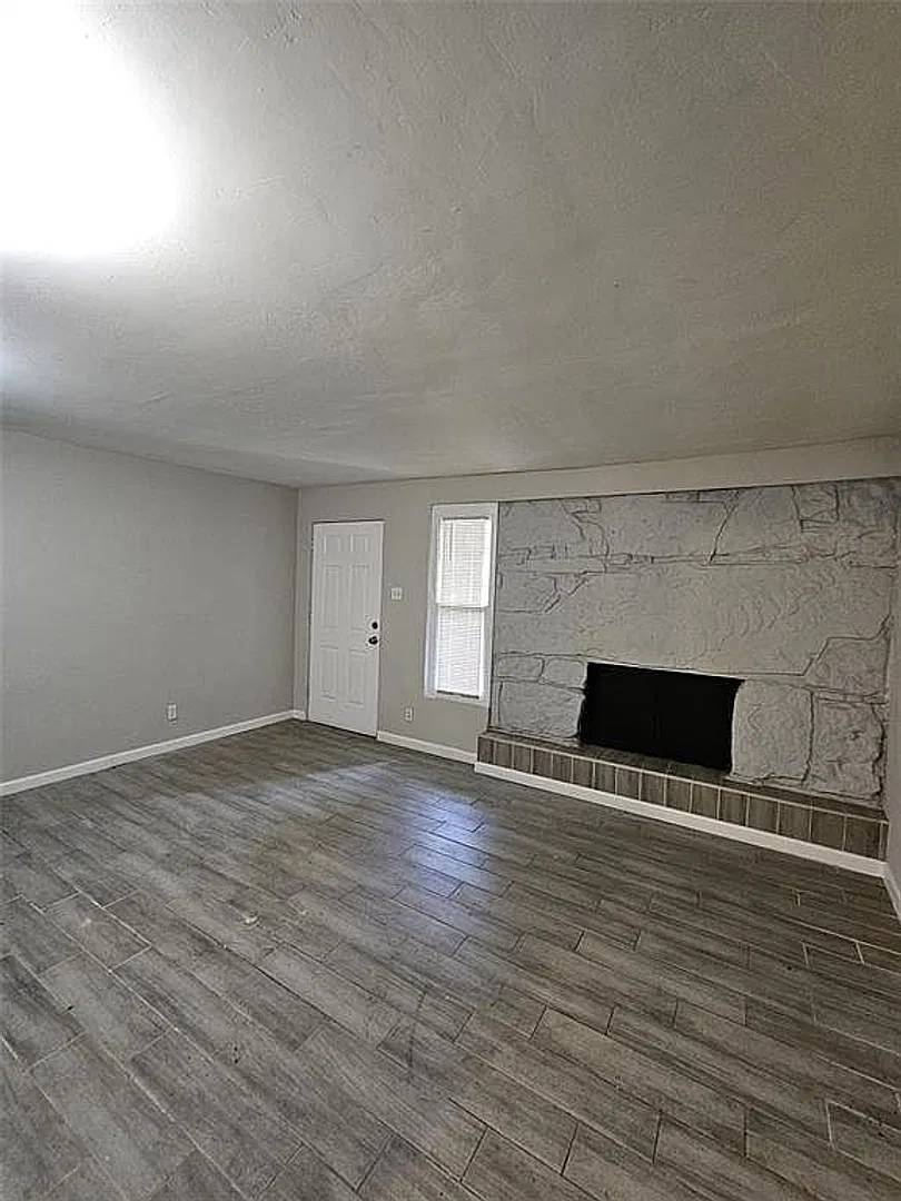 Newly Remodeled 3 Beds 1 Bath — Photo 4
