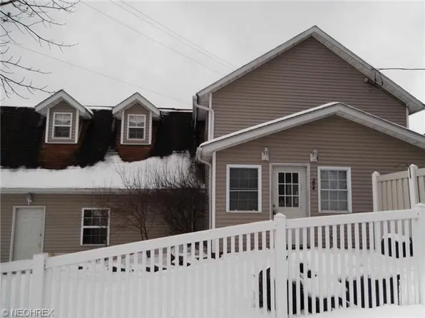 204 Prospect Ave S, Hartville, OH 44632