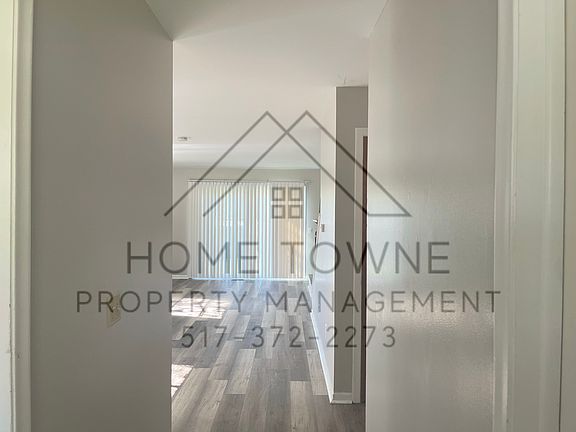 4th image of 1634 Greencrest Ave