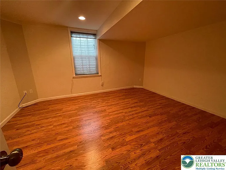 304 Central Park Ave — Photo 15