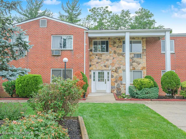 1300 Rockland Ave APT 2C, Staten Island, NY 10314
