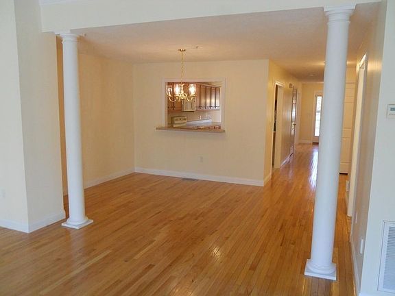 5th image of 877 Auburnville Way APT C5