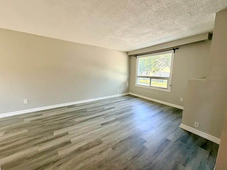 1095 Mississaga St W #126 — Photo 9