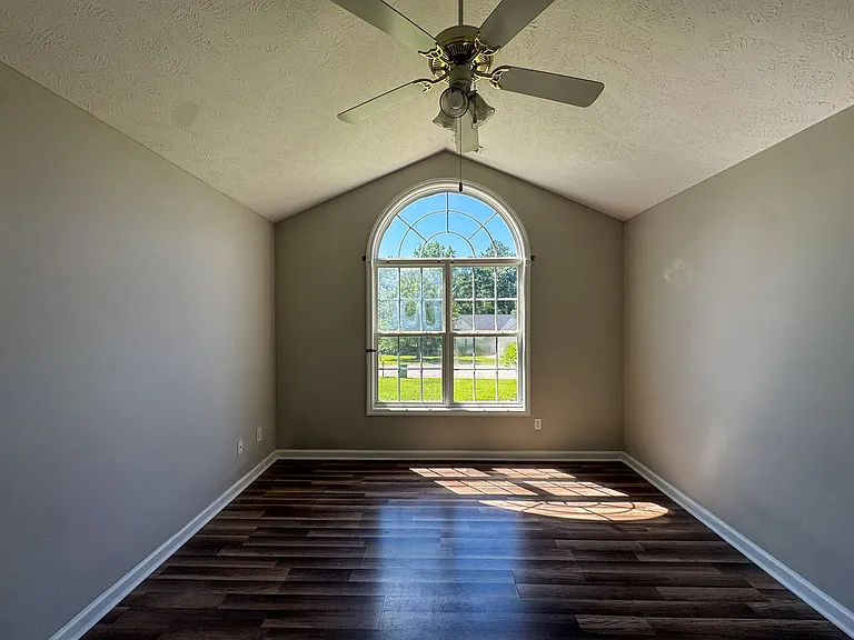 118 Jefferson Dr — Photo 6