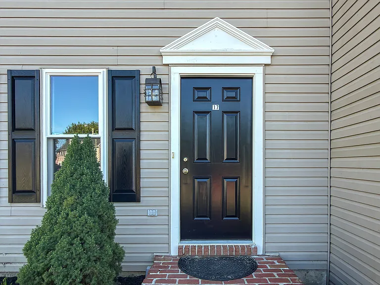 17 Pheasant Ln — Photo 3