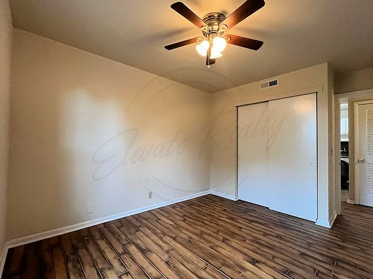 555 N Dupont Ave #B42 — Photo 10