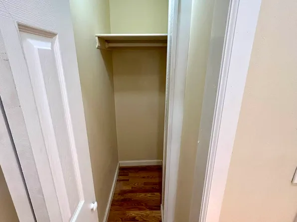 608 East 9th Street image 7 of 8