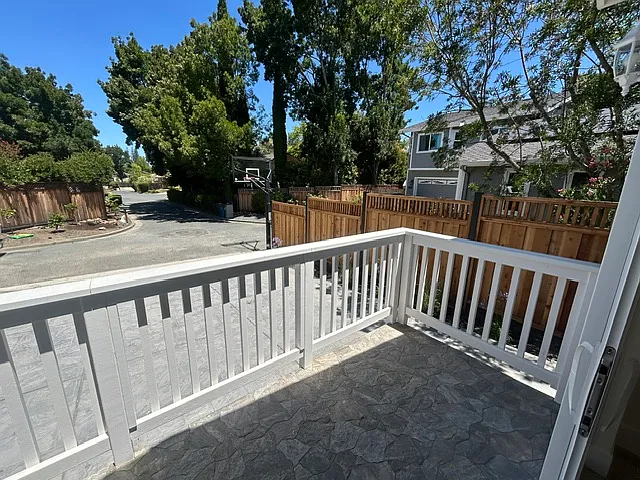 Brandon Ct — Photo 25