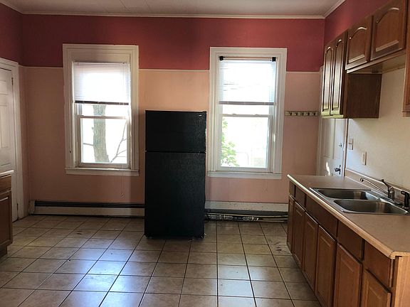 5th image of 122 Julian St Rear 2