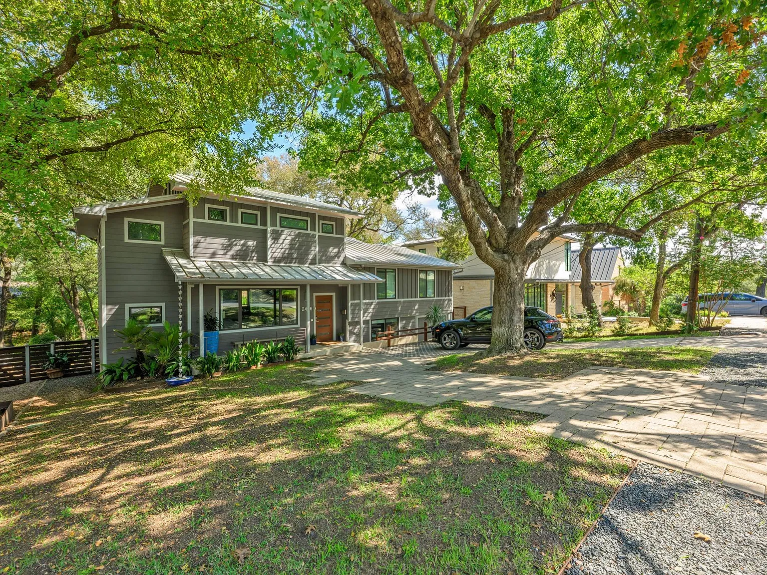 6 bed, 4.0 bath, 3129 sqft, $12,000 — Photo 2