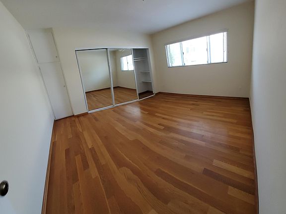 4th image of 952 18th St APT 5
