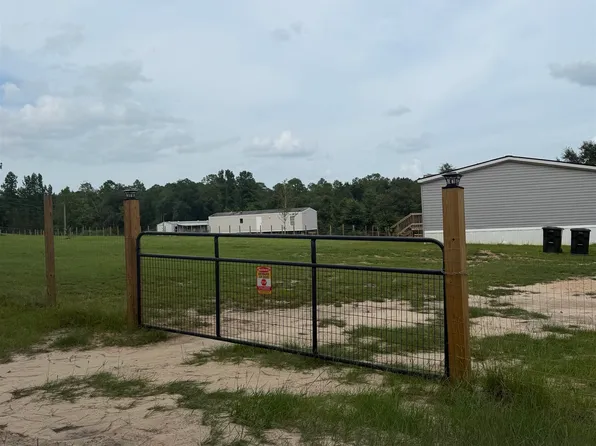 25592 Linholm Rd, Robertsdale, AL 36567