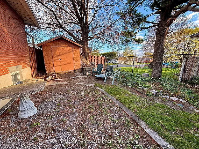625 Clarke Ave — Photo 9