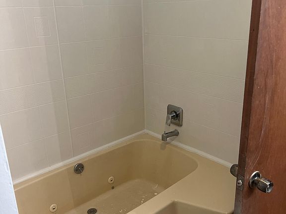 5th image of 206 Knoll Dr #200