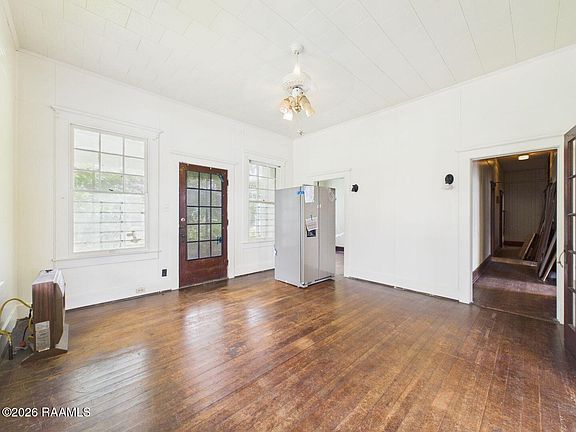 4th image of 223 General Gardner Ave