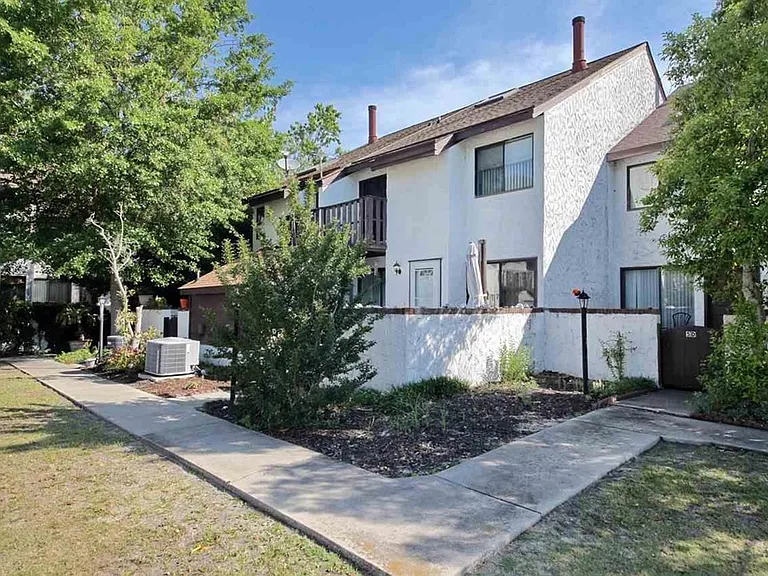 503 Pinewood Rd #5 — Photo 2