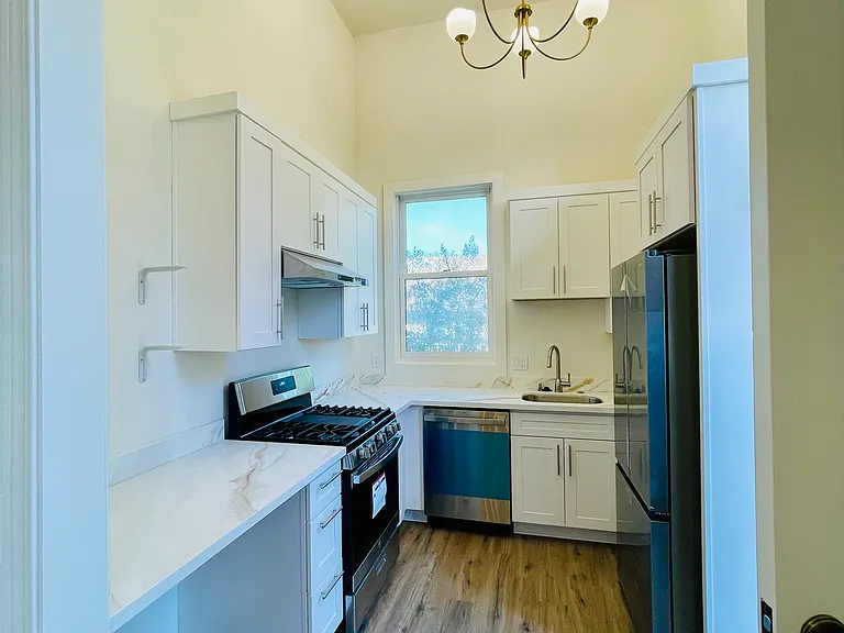 1120 Oak St #3 — Photo 6