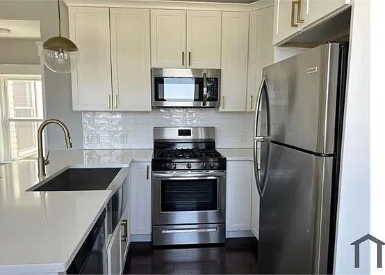 3 bed, 1200 sqft, $3,521 — Photo 3