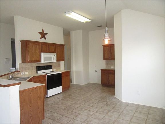 2nd image of 1025 Salt Creek Trl