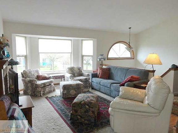 4th image of 3706 Stoneleigh Dr