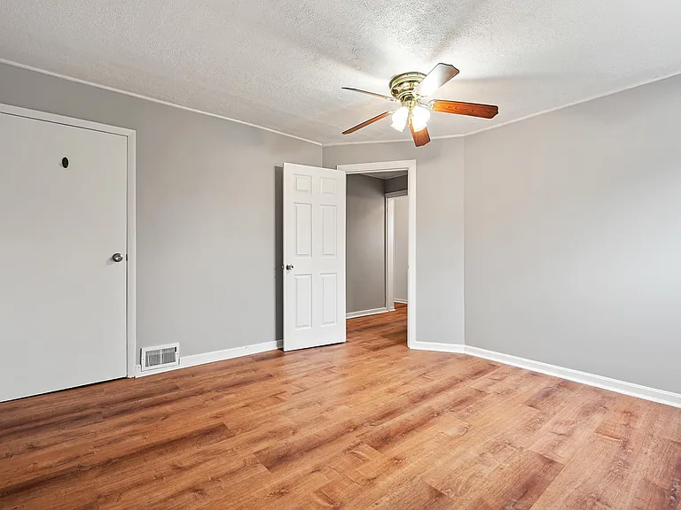 1907 Fox Way — Photo 12
