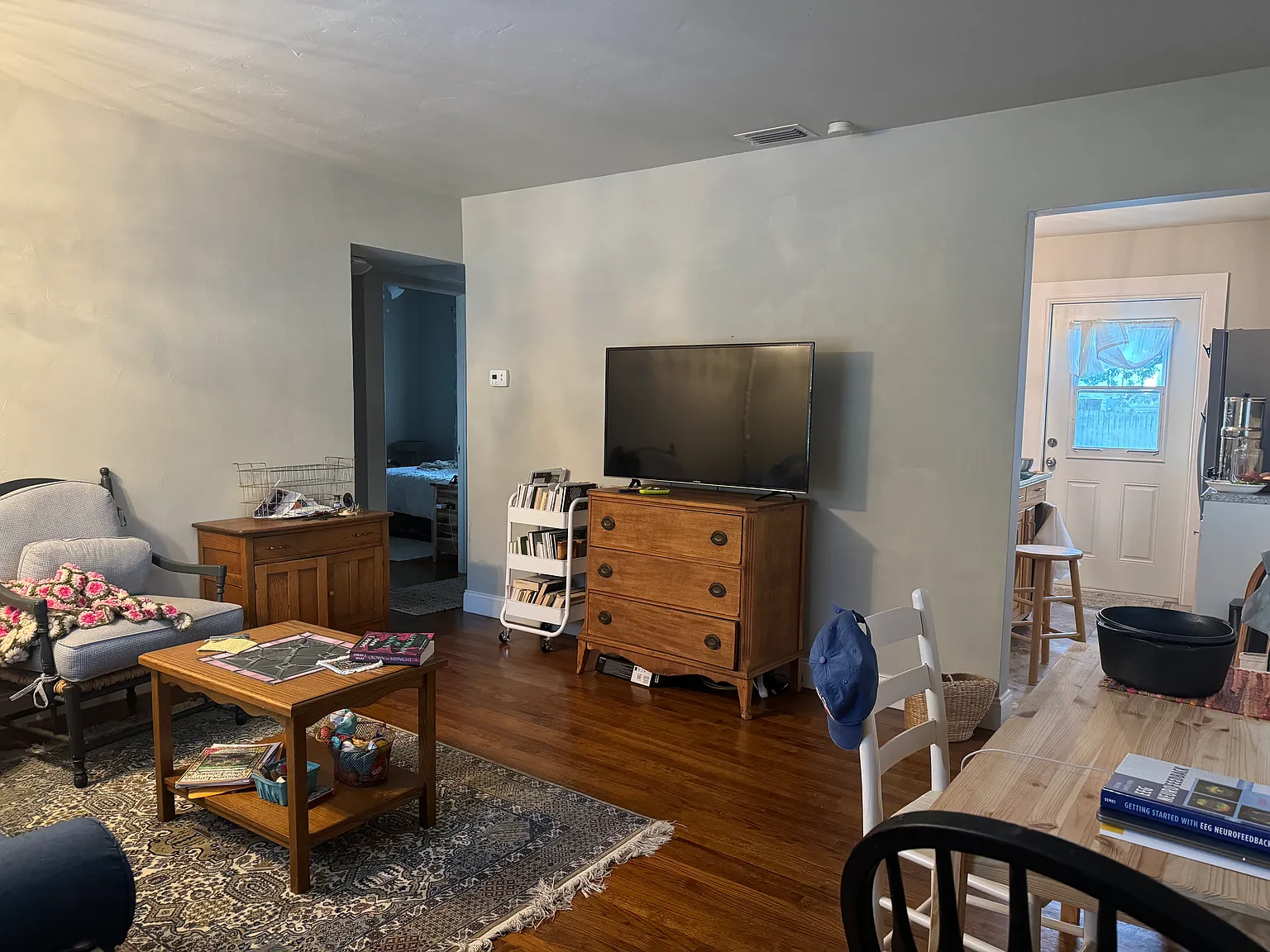 2 bed, 672 sqft, $2,300 — Photo 2