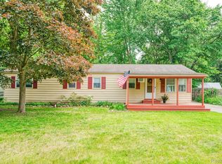 5806 Comanche Ln, Howell, MI 48843