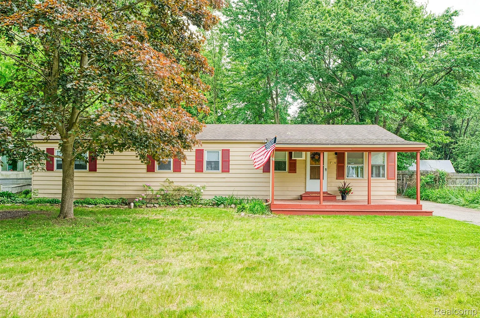 5806 Comanche Ln photo 1