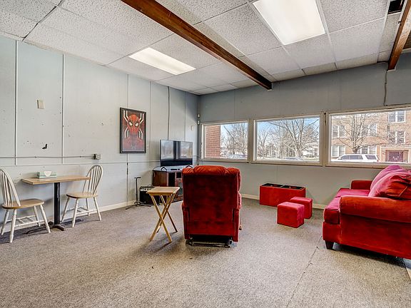 4th image of 115 School St